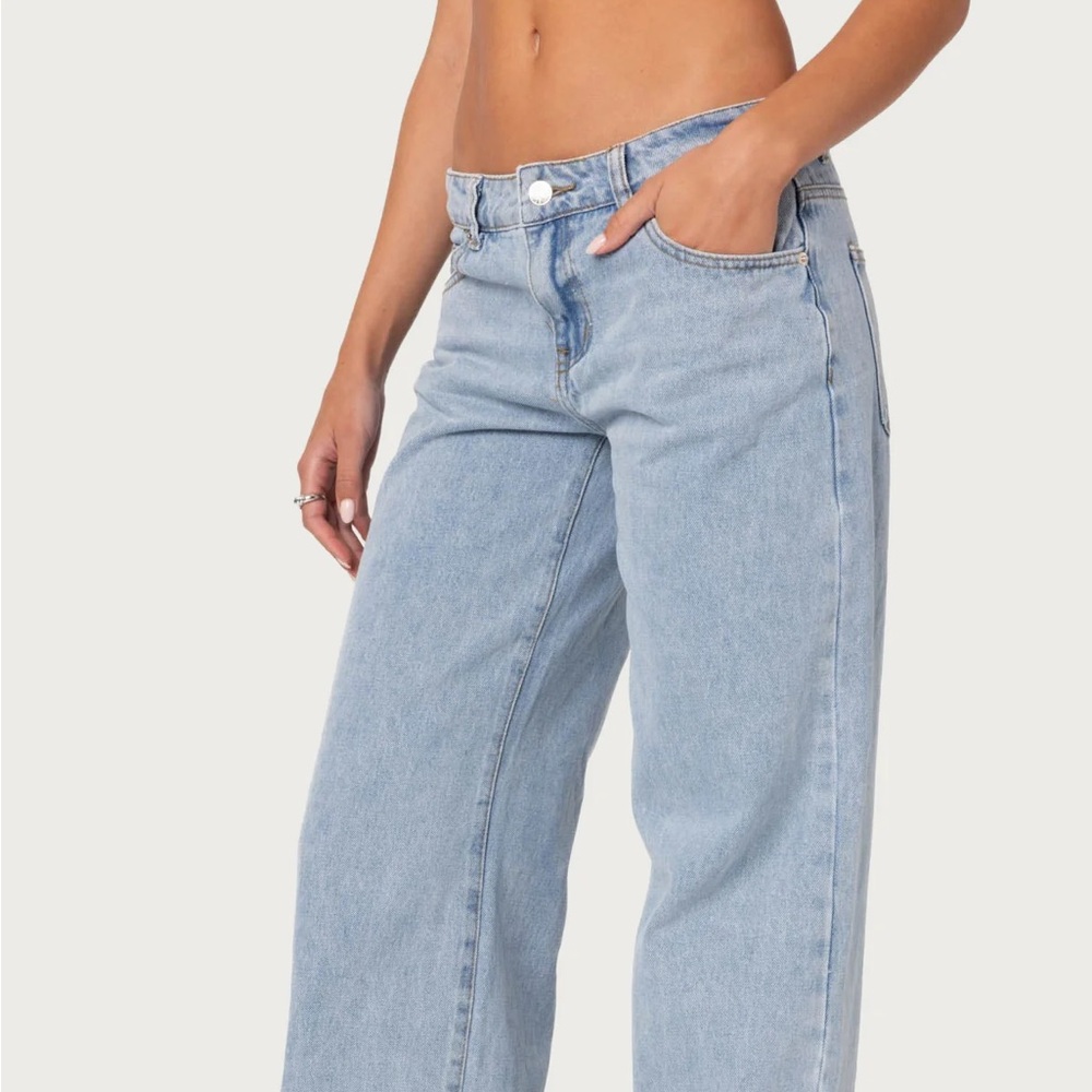 Edikted “Raelynn” Low Rise Baggy Jeans
